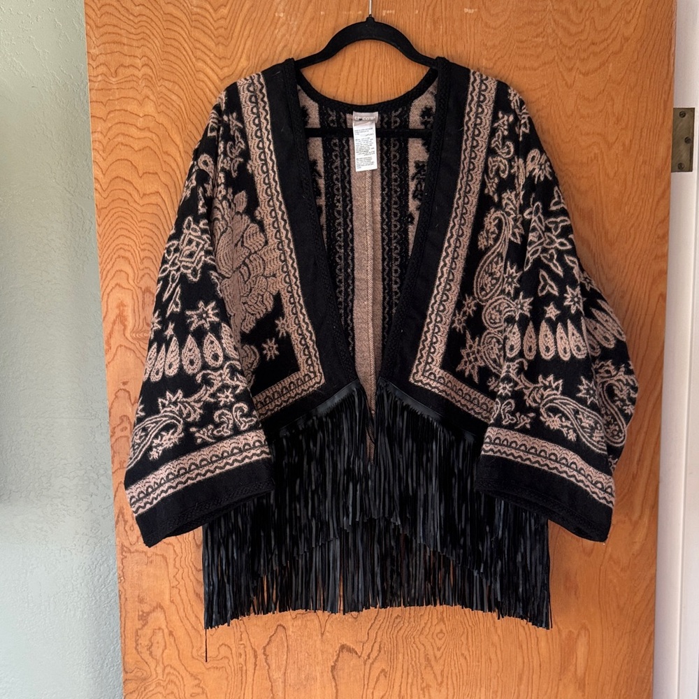 Chico's Black and Tan Patterned Shawl Sweater with Fringe. 🌲